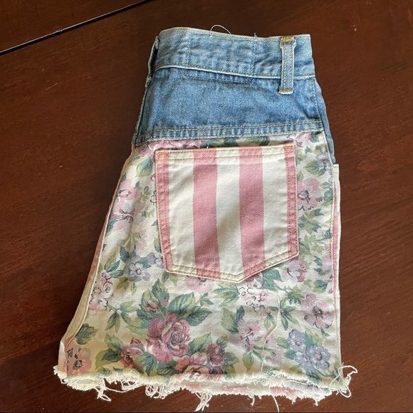 Vintage Not Guilty Red Stripe Flowers Jean Shorts - Picture 6 of 14